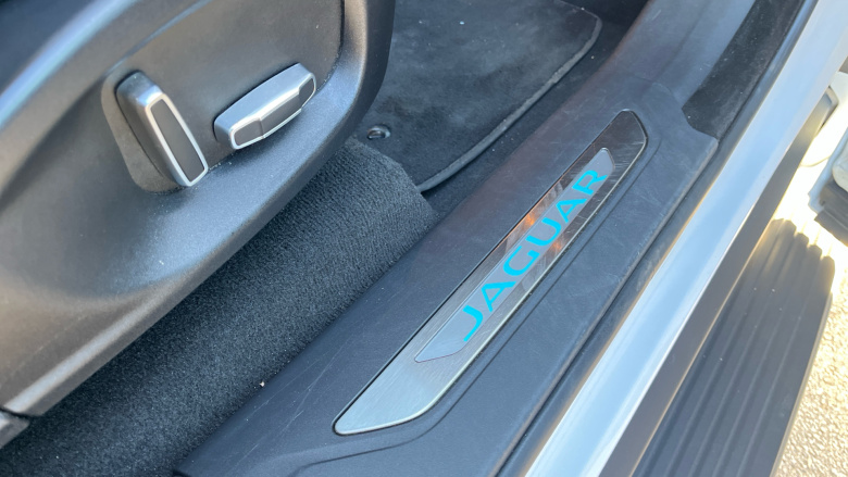 Jaguar F-Pace 2.0d [240] Chequered Flag 5dr Auto AWD Diesel Estate